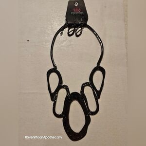 New Paparazzi Necklace and Earrings